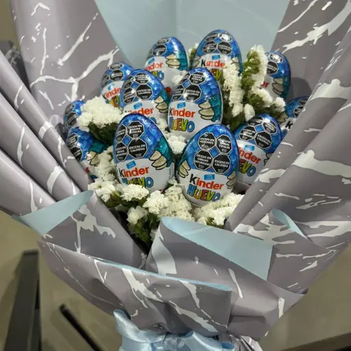 Ramo 12 huevos kinder celeste